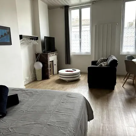 ღ Flyer • Termes, Centre-ville & Parking Apartamento *