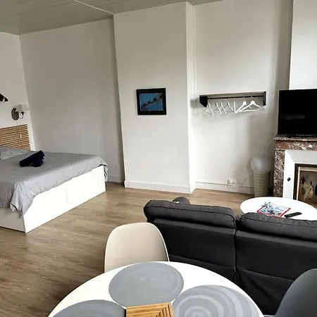 ღ Flyer • Termes, Centre-ville & Parking